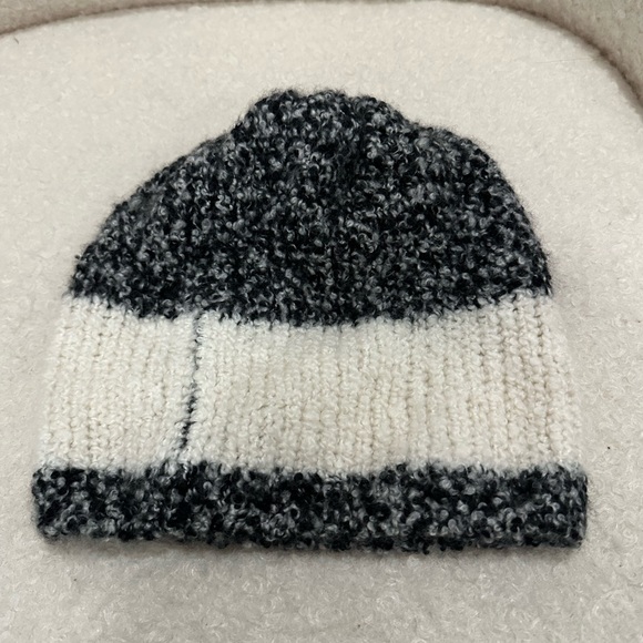 Chanel grey white cashmere beanie 90% cashmere 10% silk - Picture 3 of 4